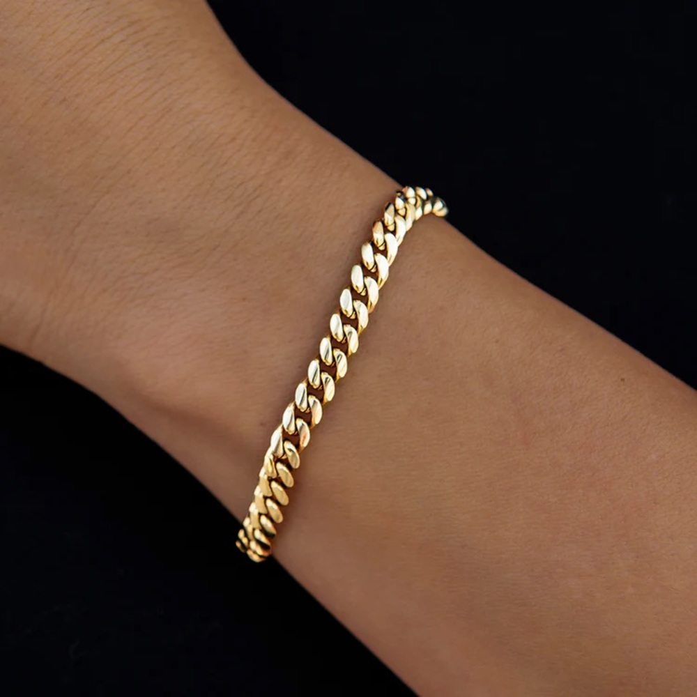 💛✨ GLD Jewelry Cuban Link Bracelet ✨💛
Miami‎ luxury name brand 6” 🌴💅